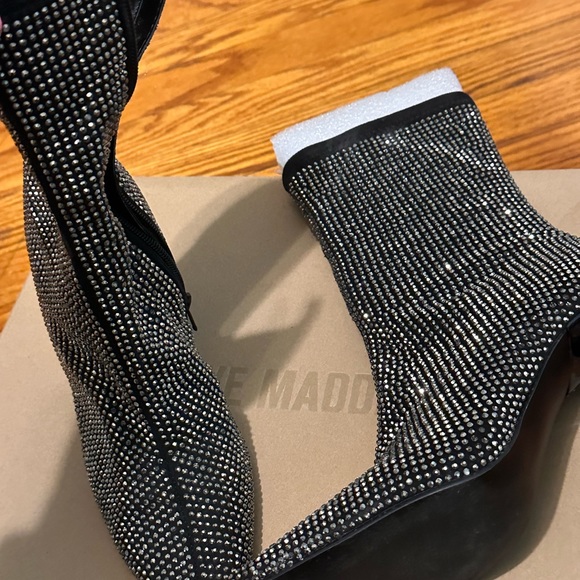 Silver studded Steve Madden zip up ankle boots - Picture 6 of 8